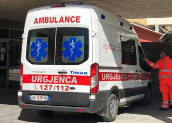 Tragjedi në Tiranë/ 23-vjeçarja i jep fund jetës, hidhet nga kati i pestë i pallatit