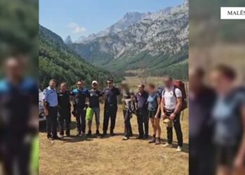 Shkuan për të vizituar liqenin e Shtrazës, dy turistë belgë bllokohen me orë të tëra