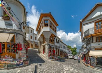 Aeroturizmi, risia e ofertës turistike të Gjirokastrës, çfarë duhet të dini!