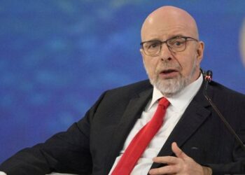 E bujshme! FBI-ja bastis shtëpinë e analistin politik amerikano-rus
