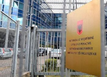 I akuzuar për krijimin e skemave mashtruese, Apeli lë në burg italianin