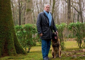 La amanet që qeni i tij të eutanizohej dhe të varrosej me të! Zbulohet vendimi që morën fëmijët e Alain Delon