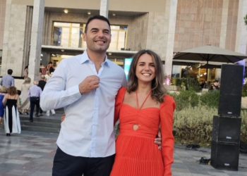 Çfarë marrëdhënie ka Rudina Hajdari me vjehrrën? E zbulon partneri i ish-deputetes me një foto!