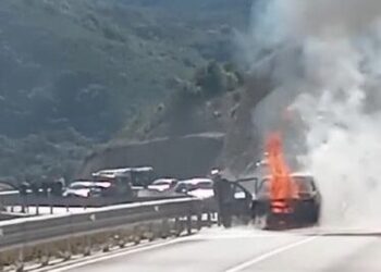 Shpërthen në flakë makina në aksin Velipojë-Shkodër