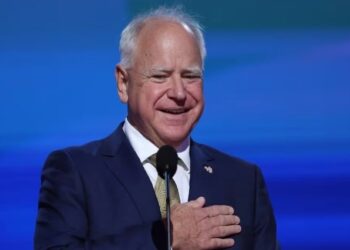 Konventa e demokratëve, Tim Walz pranon zyrtarisht nominimin për zv.president. Fjalimi surprizë i Oprah Winfrey