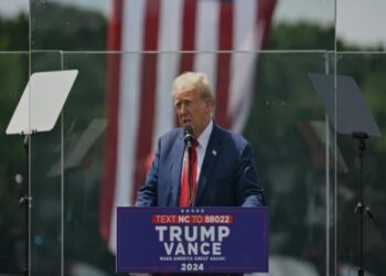 Pas atentatit, Trump mban miting pas një xhami anti plumb