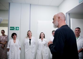 “Mjaftojnë disa të pavaksinuar me normat e edukatës për të shkatërruar imazhin e mjekëve”, Rama ironizon kritikët teksa inaguron spitalin ditor te QSUT: Shpikni ndonjë vaksinë