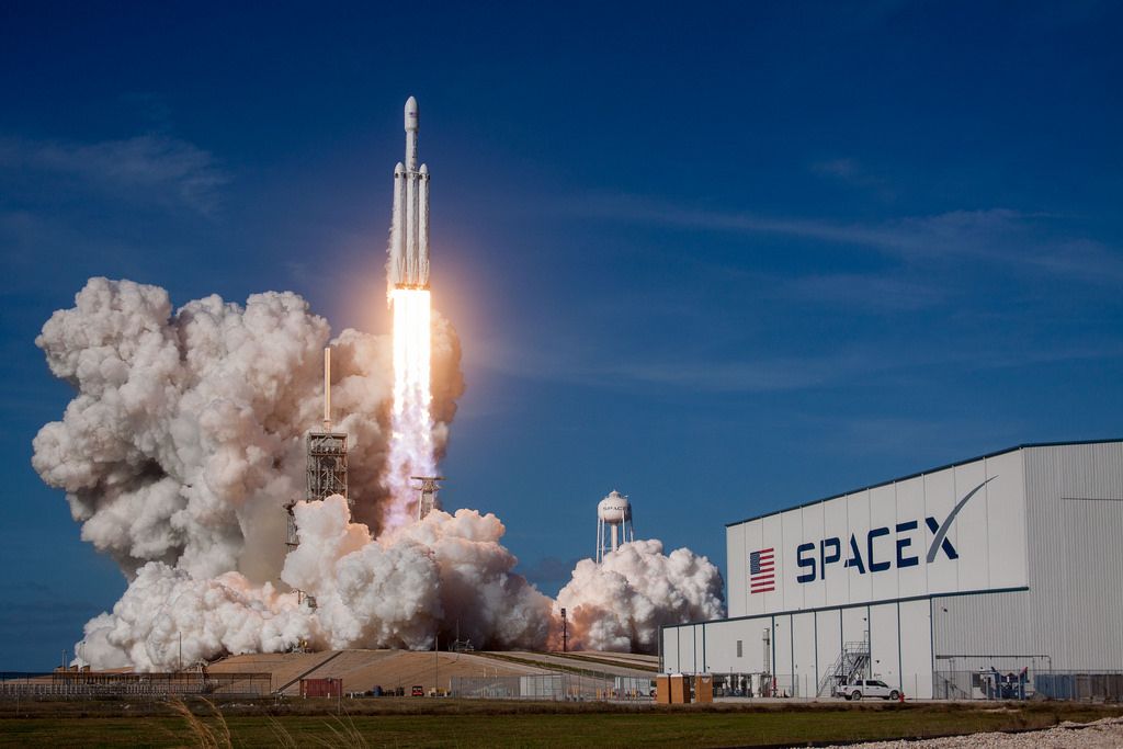 Falcon shpërthen në ajër! SpaceX e Elon Musk anulon fluturimet në hapësirë