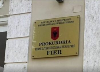 Para “cash” dhe 6 makina, Prokuroria e Fieri dërgon për gjykim dy të akuzuarit për pastrim parash