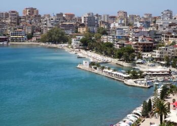 Pushimet në Shqipëri njëlloj si në Greqi, por më lirë dhe me më pak turma