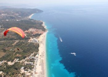 “Forbes Espana”: Shqipëria, ndër të paktat vende me plazhe të qeta