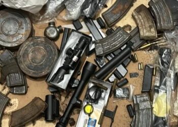I fusnin brenda çiftelive dhe mobilieve, zbardhet skema e grupit që trafikonin armë drejt Anglisë