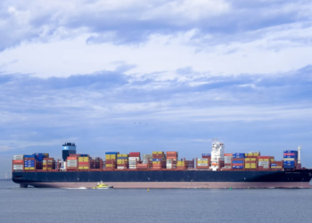 Bloomberg: Një anije e nisur nga Durrësi me 800 ton mbetje toksike drejt Tajlandës