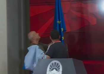 Pas celularit të Vjosa Osmanit, tjetër incident në Shkup! Flamur i Kosovës ngatërrohet me…