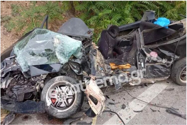 Aksident i rëndë në Greqi/ Makina përplaset “kokë më kokë” me kamionin, humbin jetën dy të rinj, plagosen dy tëtjerë