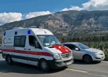 “Qëlluan nga brenda një makine dhe…”/ Të shtëna me armë zjarri në një spital, plagosen pesë persona
