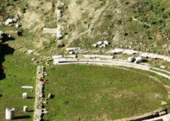 Zjarri në Finiq, Auron Tare: Flakët shkrumbuan Parkun Arkeologjik, janë dëmtuar strukturat antike dhe monumentet e Kulturës
