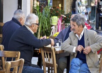 Studimi: Njerëzit plaken kryesisht rreth 44 dhe 60 vjeç