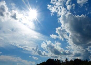 Ulen temperaturat, vranësira me reshje dhe stuhi lokale në verilindje të vendit
