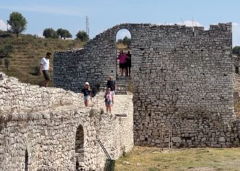 Shtohen turistët në Berat/Kalaja destinacioni i preferuar edhe për japonezët