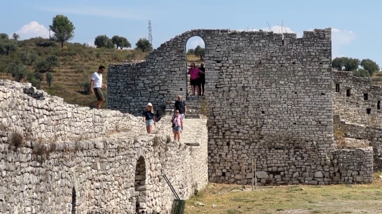 Shtohen turistët në Berat/Kalaja destinacioni i preferuar edhe për japonezët