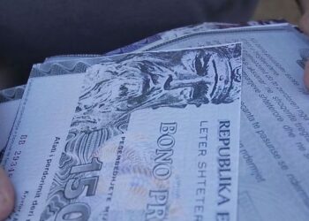 Norma e interesit të bonove 12 mujore të thesarit po vijon të bjerë. Ky është shkaku