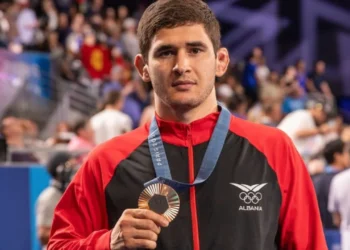 Shkroi emrin e Shqipërisë në historinë e Lojërave Olimpike, kush është rusi Valiev që fitoi medaljen e Bronztë në mundje