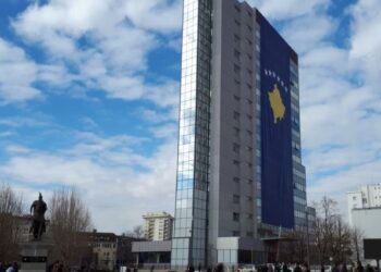 Hapja e Urës së Ibrit/ BE paralajmëroi ashpërsim të masave, reagon Kosova: Po zbatojmë ligjin!