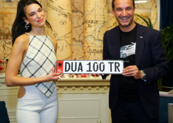 Dua Lipa feston ditëlindjen, merr urim të veçantë edhe nga Veliaj
