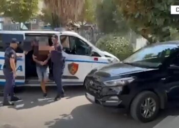 EMRAT/ Morën peng dhe kërcënuan 44-vjeçarin, pranga dy vëllezërve në Durrës, arsyet e konfliktit…