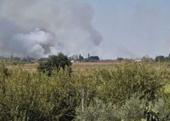 Përfshihet nga flakët fshati Baqel, rrezikon banesat përreth