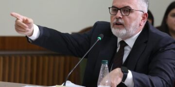 Mandati i Xhaçkës, Gogu-Bardhit: Po bën xhonglerin politik! Bëni si mendja pas Kushtetueses, por…