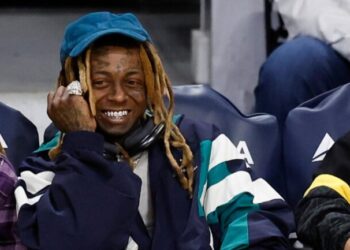 Fletorja e vjetër e Lil Wayne me tekstet e tij del në ankand për pesë milionë dollarë, u zbulua në makinën e…