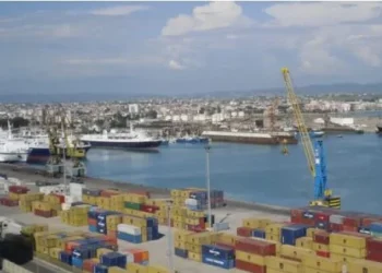 “Mbetjet toksike po kthehen në Shqipëri”/ Singapori zbardh itinerarin: Erdhën në portet tona më 18 dhe 24 Gusht, por…