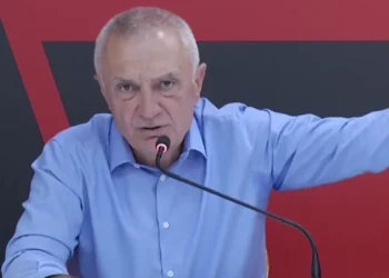 Meta mesazh të koduar Vangjel Tavos: I thashë dikur “ki kujdes se ai të merr në qafë”…