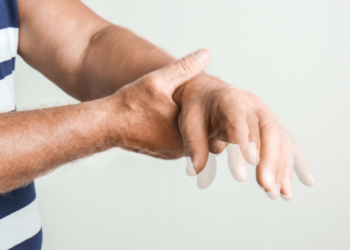 Jep rezultate ilaçi i ri kundër Parkinsonit, arrin të pakësojë dridhjet trupore të pacientëve