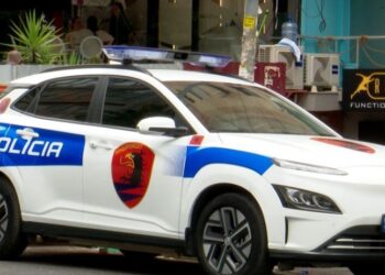 Tentuan të mashtrojnë për të përfituar nga siguracioni i makinës, ndryshuan vendndodhjen e aksidentit dhe… Dy në pranga në Tiranë