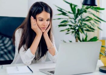 Jeni kthyer nga pushimet? Zbuloni disa mënyra për të shmangur stresin në punë gjatë ditëve të para