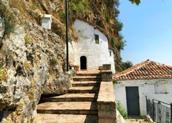 Finiq, gjendet i vetëvarur në portën e Manastirit ish-polici i burgjeve (Emri)