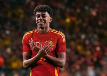 FOTO/ U nda nga e dashura pas Europianit, Yamal gjen “ngushëllim” te e dashura e re, 10 vite më e madhe