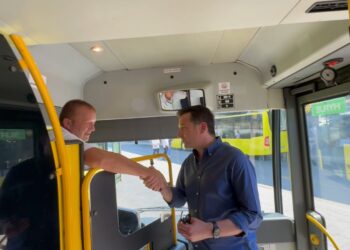 Veliaj: Nga 1 janari 2025, pensionistët do udhëtojnë falas me urban në Tiranë