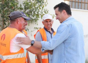 Terrene të reja sportive për shkollat “Mustafa Greblleshi” dhe “Sandër Prosi”