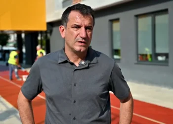 “Kompanitë private bëjnë presion për të zgjatur kontratat”, Veliaj: Pastrimin do e bëjë bashkia