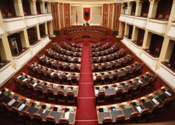 Nesër debate dhe interpelanca me Ramën për mbetjet toksike/ Mazhoranca koordinon veprimet për zhvillimet në sallën e Kuvendit