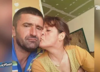 U dashuruan në TikTok/ Nëna me tre fëmijët e mitur braktisi burrin e iku të jetojë me të dashurin në stan