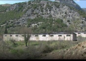 U zhvatën masivisht gjatë ‘demokracisë’, zbulohet numri i pronave që iu morën ushtrisë shqiptare