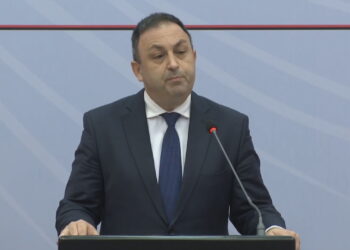 Ministri Hoxha flet për objektivat, nga komunikimi me median te gratë në komisariate