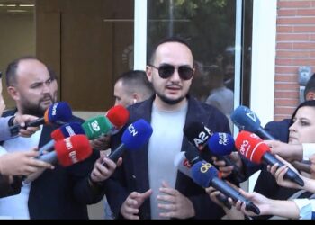 Salianji del nga selia e PD dhe shkon në polici për t’u dorëzuar: Pse refuzova ngujimin