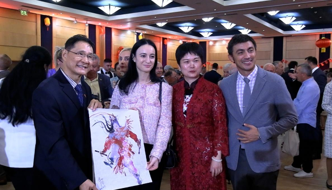 75-vjetori i marrëdhënieve diplomatike me Shqipërinë, ambasadorja e Kinës: Nxisim bashkëpunimin dhe shkëmbimet mes popujve