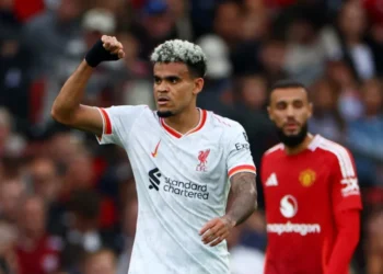 Liverpool fiton bindshëm ndaj rivalëve të përjetshëm të Manchester United, në “Old Traford”